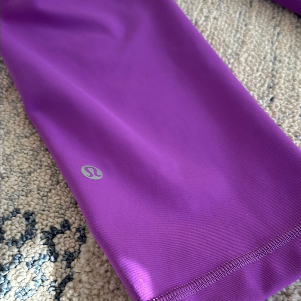 Size 6 Lululemon purple capri leggings - Picture 3 of 3